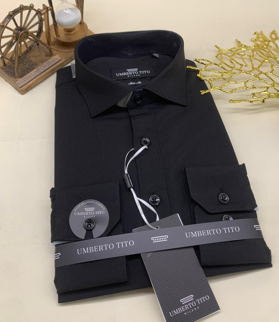 Umberto Tito – Chemise Noire Élégance Sombre