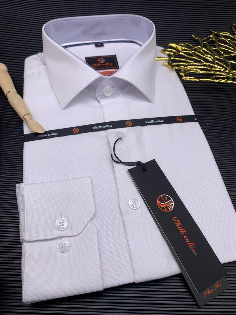 Dilli Collins – Chemise Blanche Élégance Pro